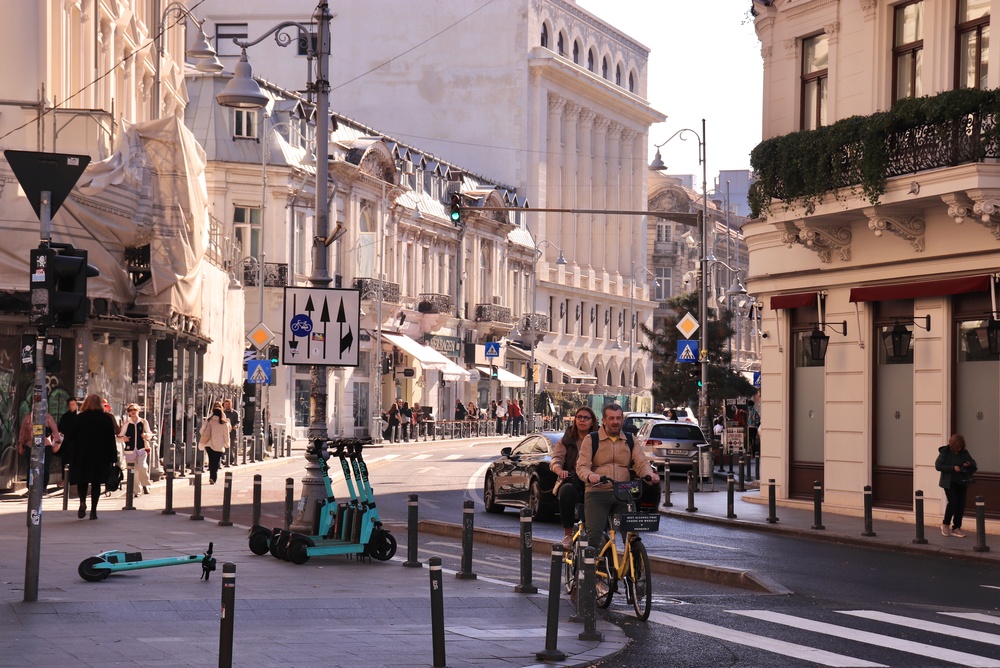 Piața de lux din București s-a dublat față de 2019: 150 milioane de euro vânzări, chirii record pe Calea Victoriei și cifre în creștere pentru Louis Vuitton și Rolex