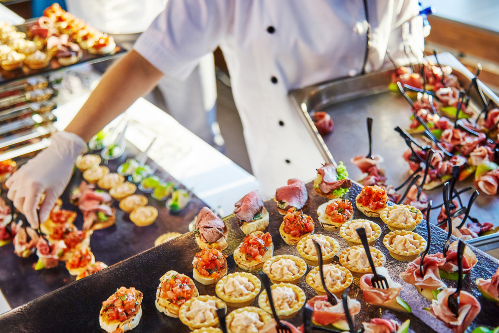 Cine domină piața de catering din România. Deli Group, cu afaceri de peste 284 milioane lei în 2025