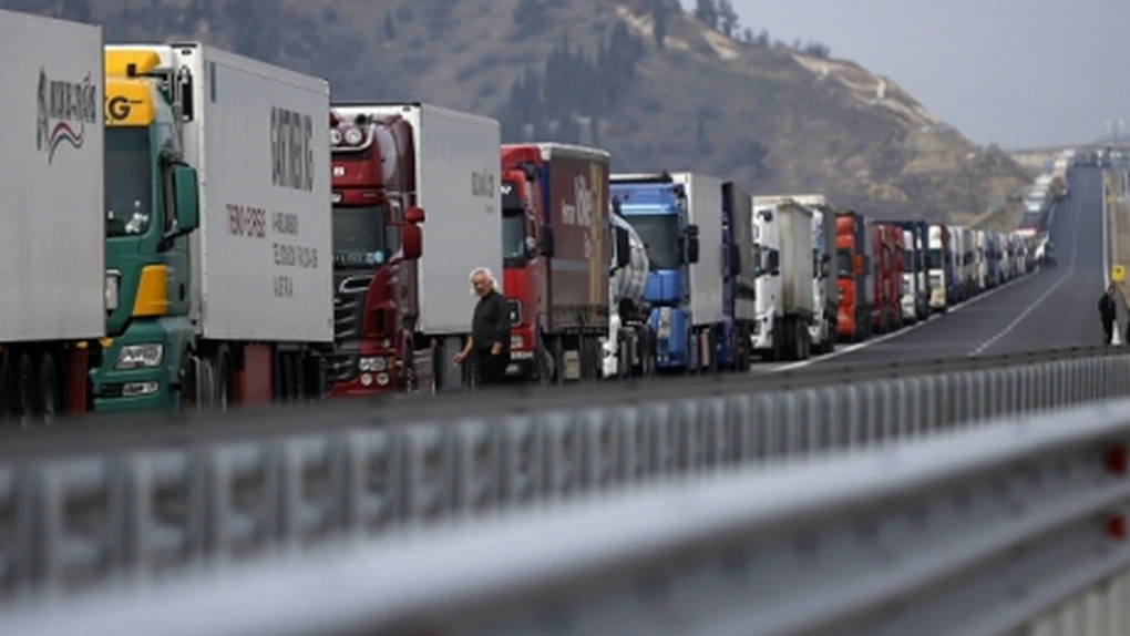 Comerțul exterior al României începe anul în scădere, dar deficitul se reduce | Economica.net