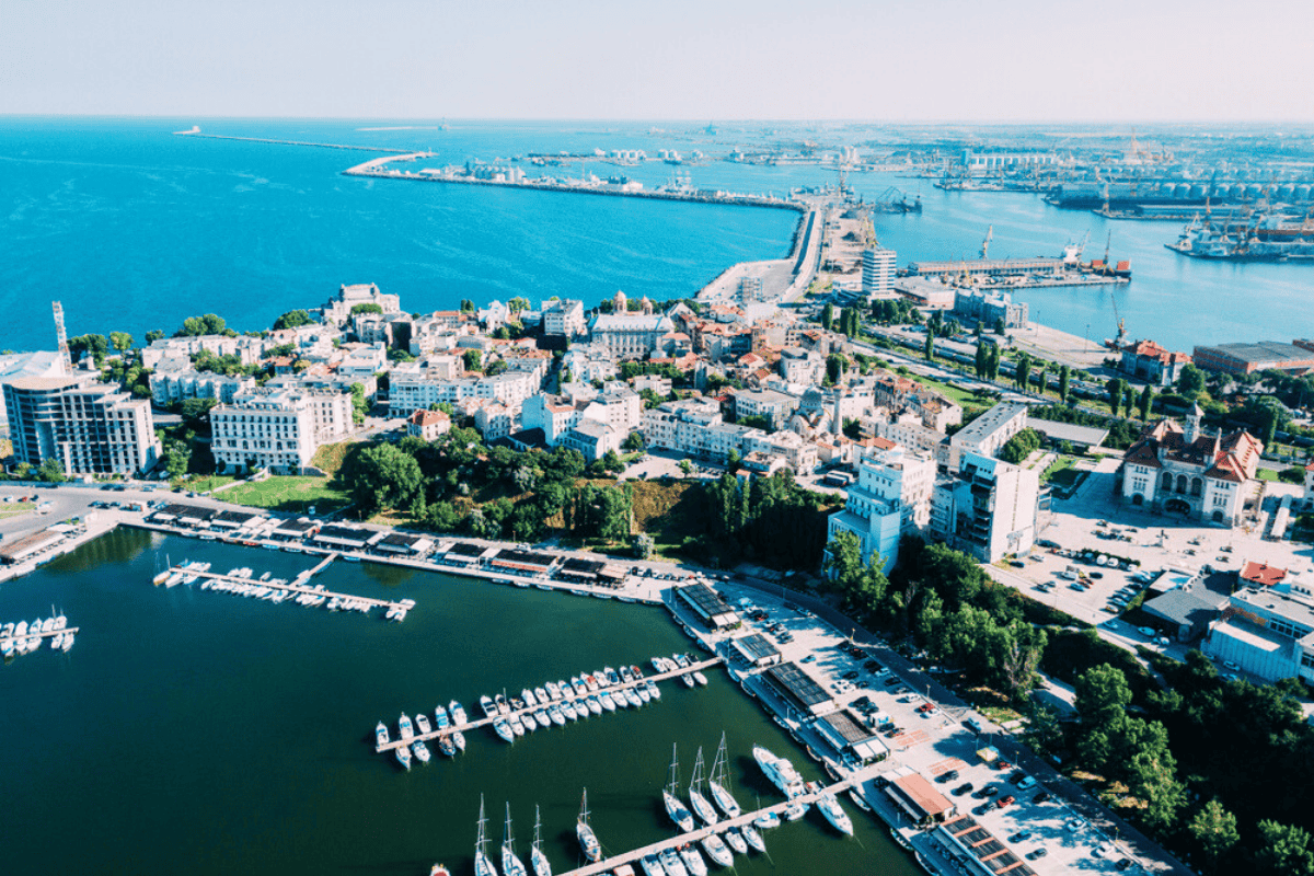 Cei mai mari angajatori din Constanța: Apă-canal, salubrizare, angajatori din port, șantierul naval, dar și Rompetrol sau firme de pază