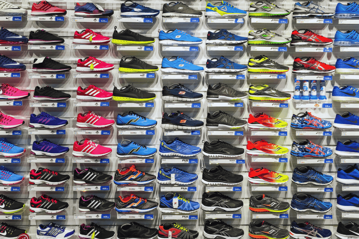 Producția de încălțăminte, în cădere liberă. Piața a scăzut cu 25% în doi ani și randamentul capitalurilor scade accelerat | GRAFICE | Big Read