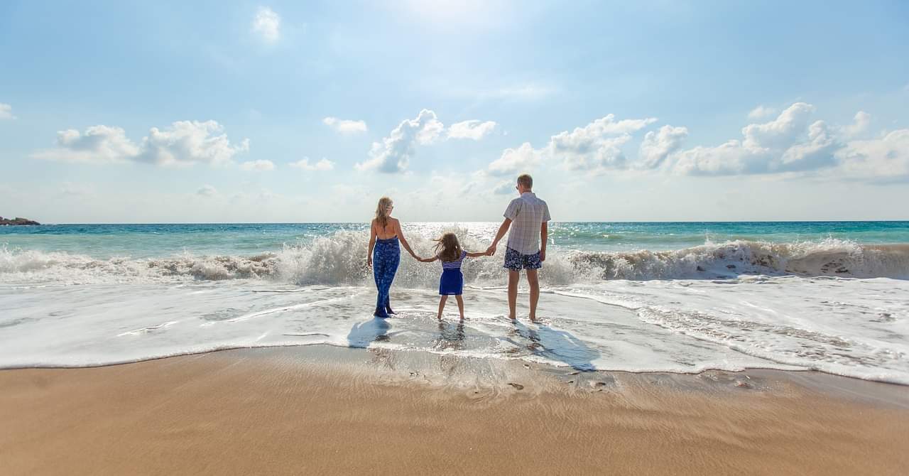 Tichetele de vacanță în 2025. Angajații plătesc inițial sejurul, apoi se aplică un sistem de decontare parțială pe baza facturilor