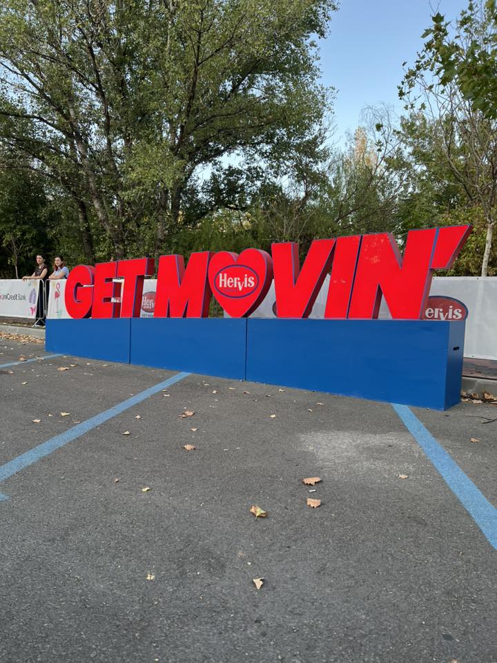 Explicația din spatele vânzării Hervis. Românii preferă îmbrăcămintea fashion și ocolesc tot mai des produsele sportive