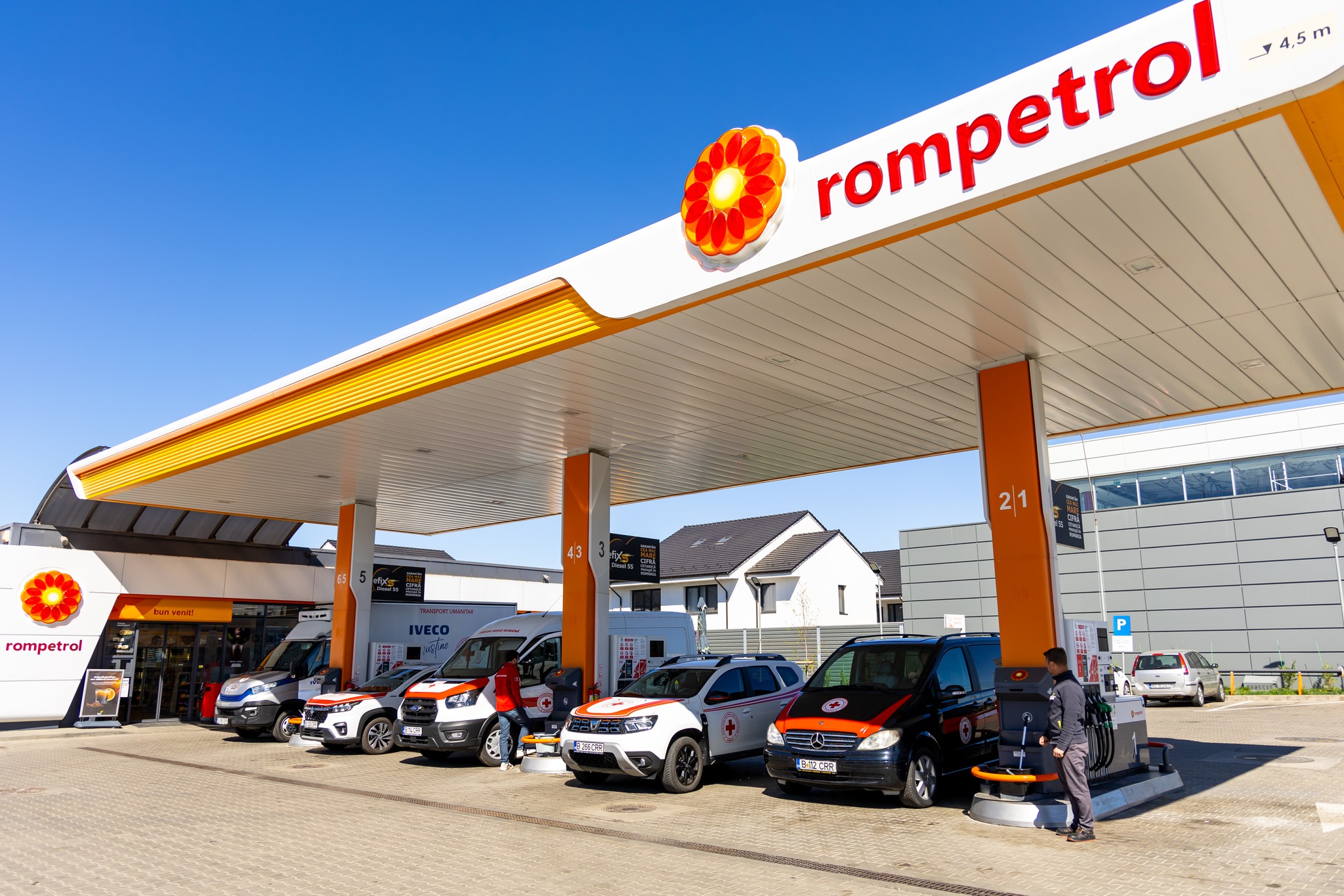 Benzinăriile Rompetrol vând foarte bine en-gros. Lanțul aproape că și-a triplat profitul în primele 9 luni din an | Economica.net