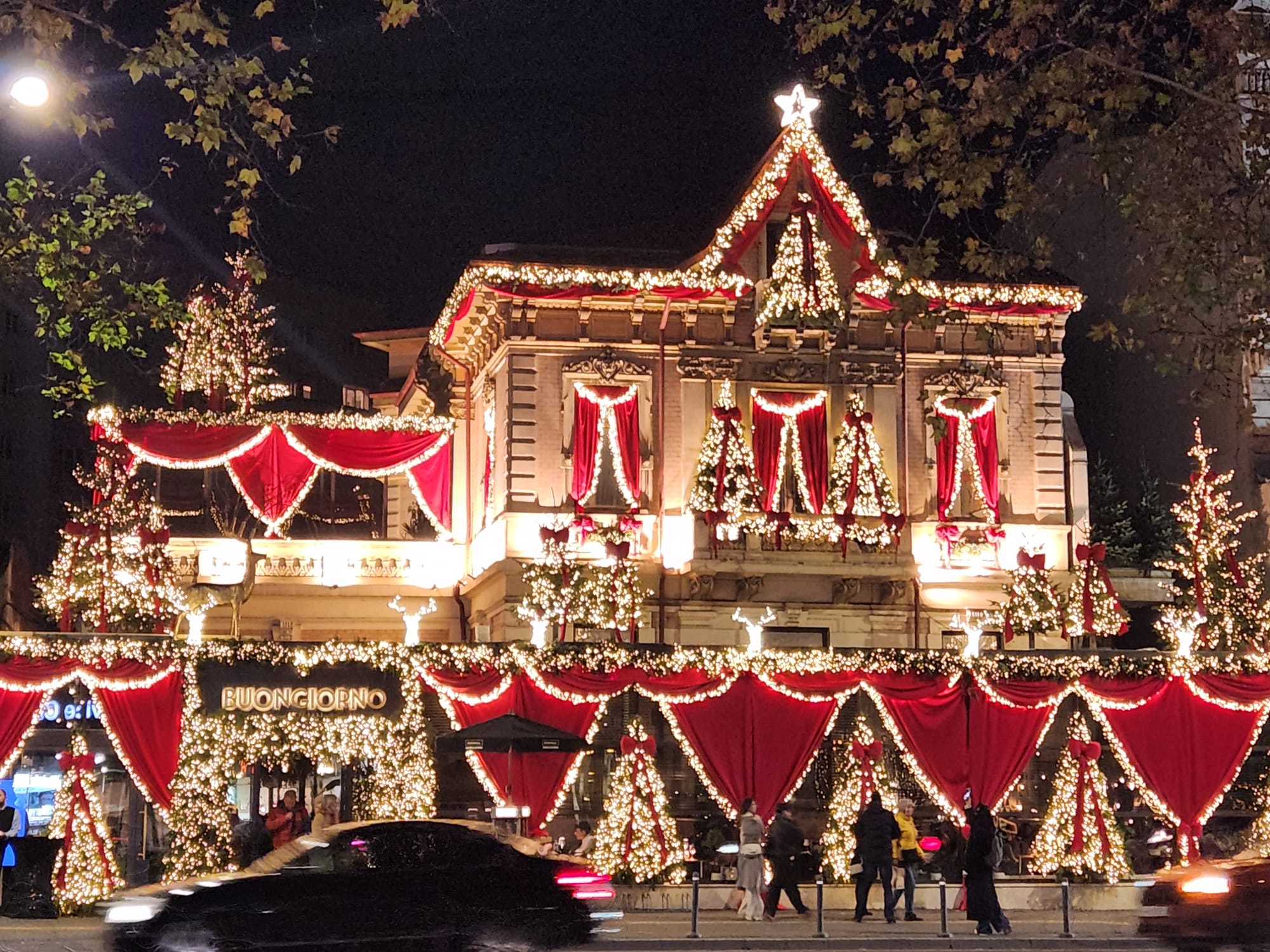 Afacerile firmei ce a creat primul decor viral de Crăciun. Cine administrează restaurantul din apropierea Pieței Victoria
