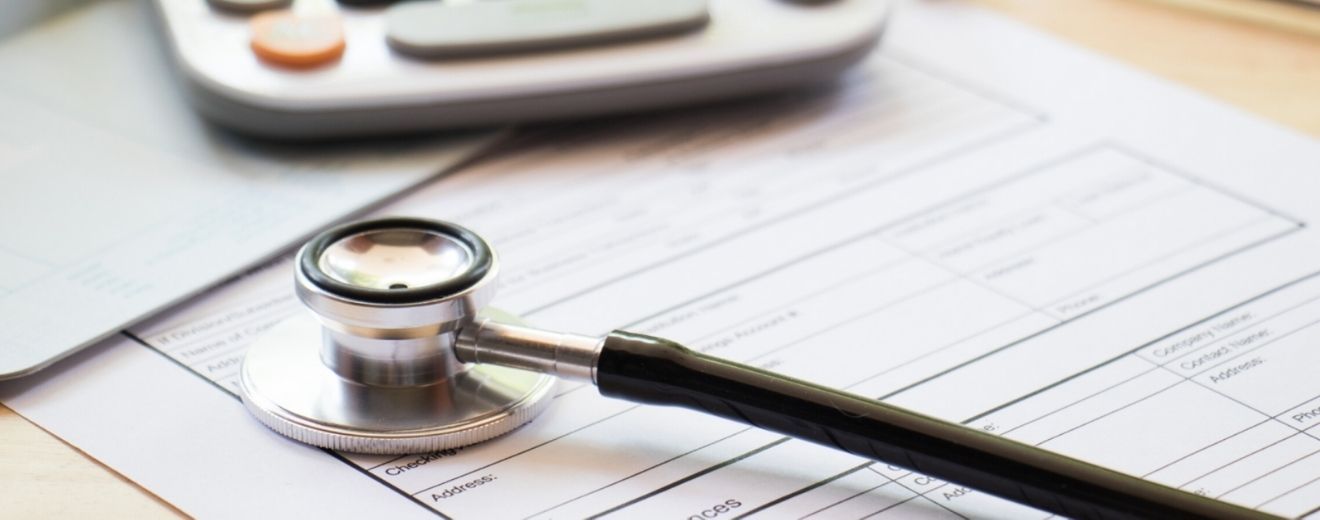 Concediul medical va scădea cu 10% în 2025. Un angajat cu un salariu mediu brut de 8.000 de lei va pierde net 468 de lei din indemnizația lunară