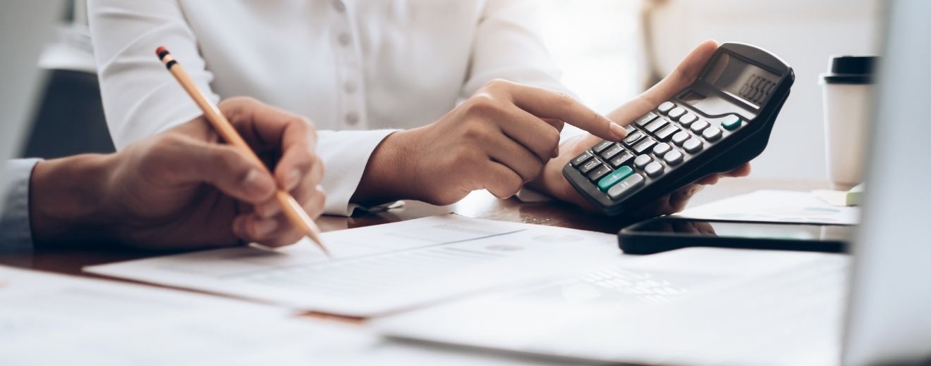 Firmele care pierd statutul de microîntreprindere în 2025 au majorat deja prețurile, în medie, cu 18%–20%