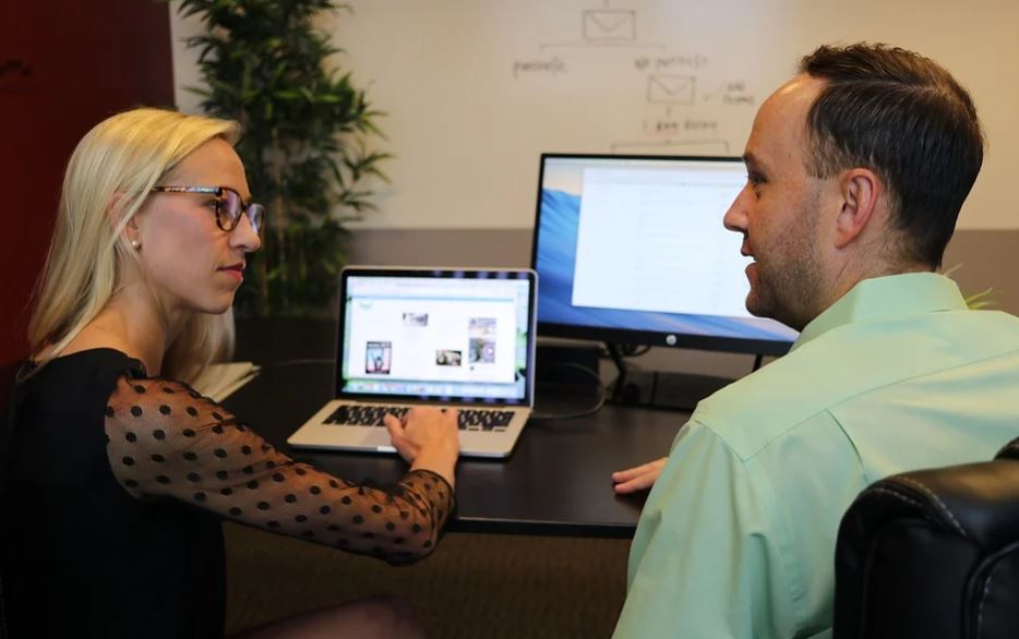 Cum poţi gestiona mai eficient relaţia cu clienţii?