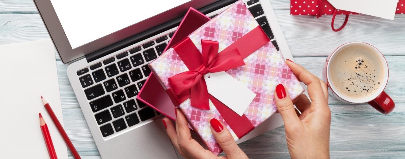 Cadourile business: 4 reguli de etichetă pe care trebuie să le respecți