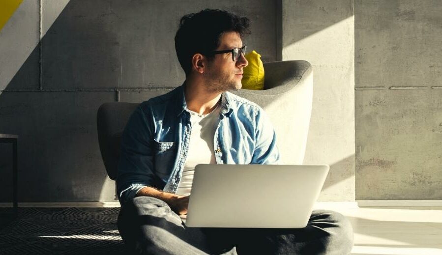 Microîntreprinderile ar putea scăpa de obligația de a avea un angajat. Noul prag de impozitare ar putea schimba și această regulă