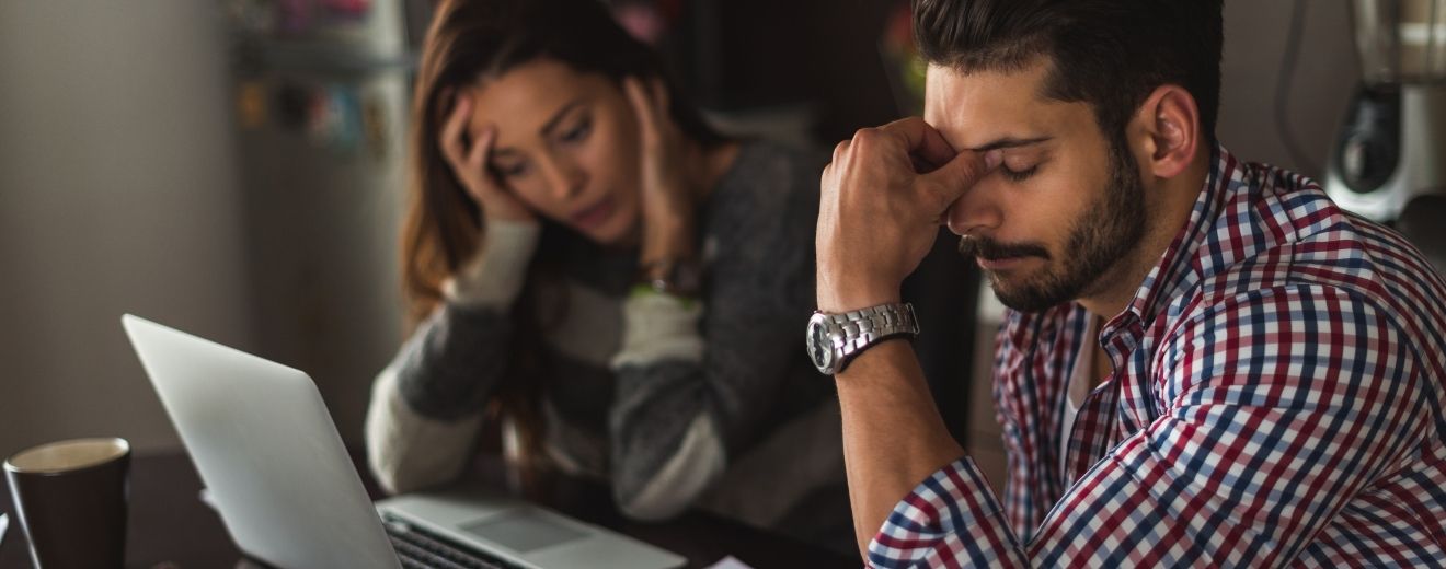 Jumătate dintre români trăiesc mai rău decât anul trecut. Facturile, cea mai mare grijă