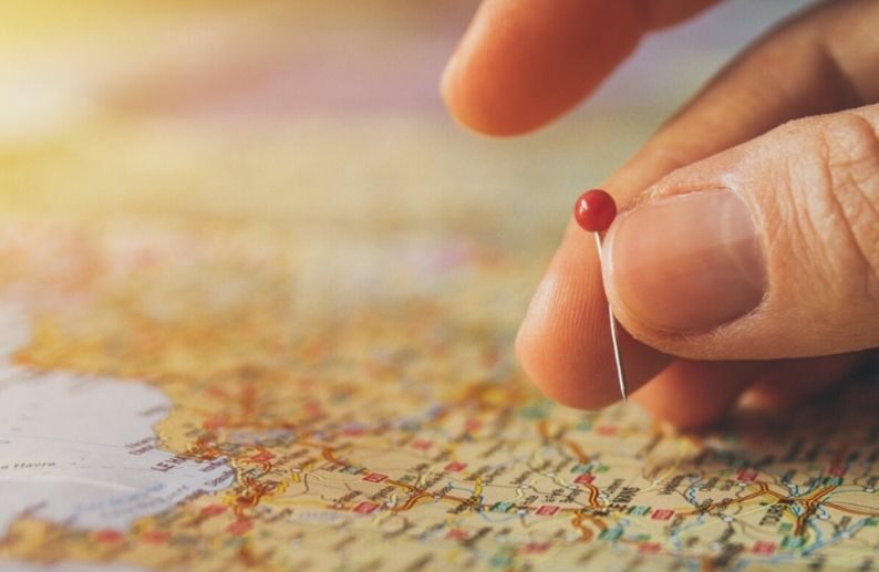 Topul pe regiuni al numărului de rezervări turistice făcute în 2024 pe Booking, Airbnb și alte platforme online