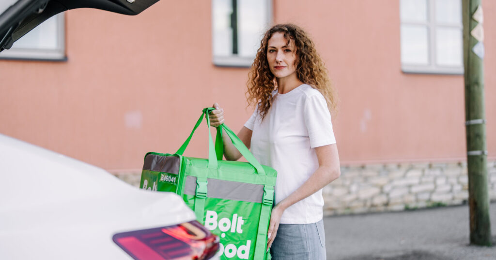 Comparația afacerilor platformelor Glovo, Bolt, Bringo și Tazz. Estimare - comenzile prin aplicații au trecut de un miliard de euro