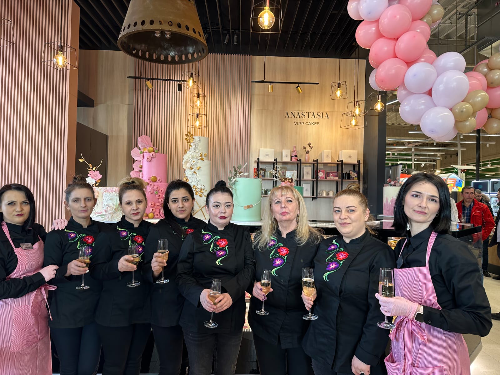 Cum a fost Paștele 2024 pentru cozonacii de lux. Creștere cu 100% a vânzărilor cofetăriilor VIPP Fashion, care au trimis produse și la Casa Albă