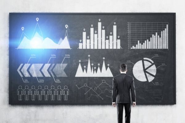 Românii nu au încredere în Inteligența Artificială, conform unui studiu. Chiar și tinerii sub 24 de ani sunt precauți în legătură cu AI