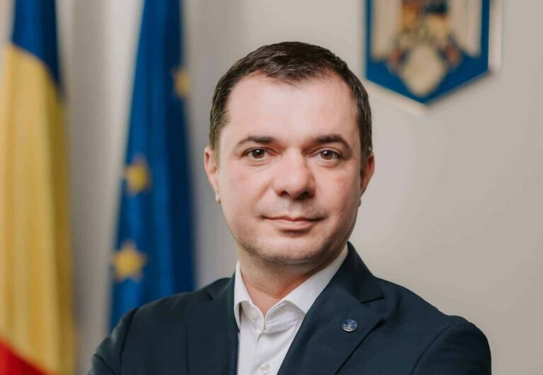 Secretarul de stat de la Ministerul Economiei, Lucian Rus, își va da demisia în luna septembrie. El a fost ales primar al Devei