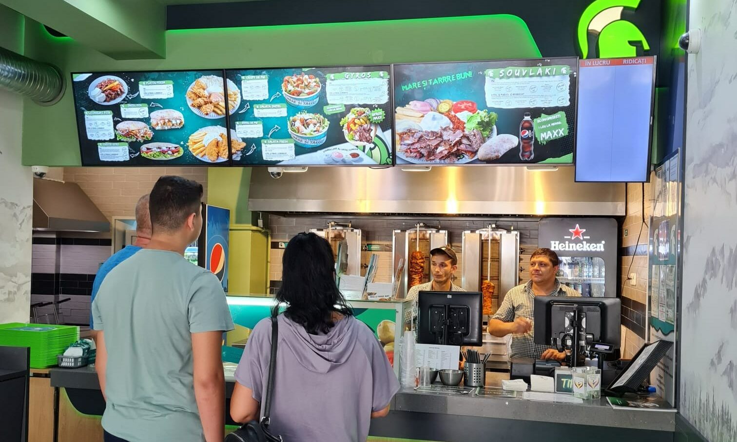 Restaurantele, obligate să aibă un regulament intern. Ce trebuie să cuprindă și ce riscă administratorii care ignoră prevederea legală