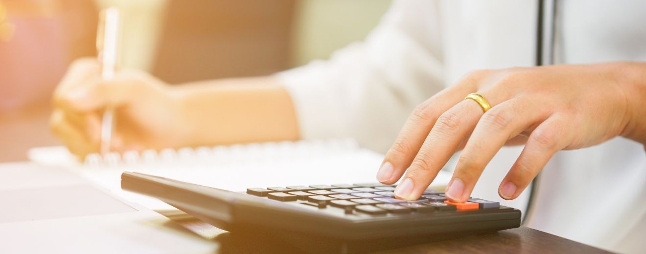 Creșterea salariului minim la 3.700 de lei. A intrat în vigoare noul formular 112 ce include declarația privind impozitul pe venit, CAS și CASS