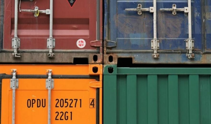 Vama renunță la declarațiile pe hârtie din 1 august. Vor fi folosite noi sisteme electronice. Cum sunt afectați importatorii