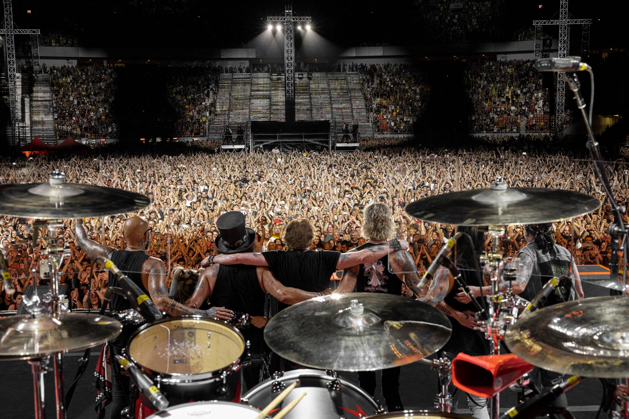 Cât de profitabile au fost concertele Guns N' Roses și Depeche Mode din 2023. Rețeta financiară a unui concert pe Arena Națională