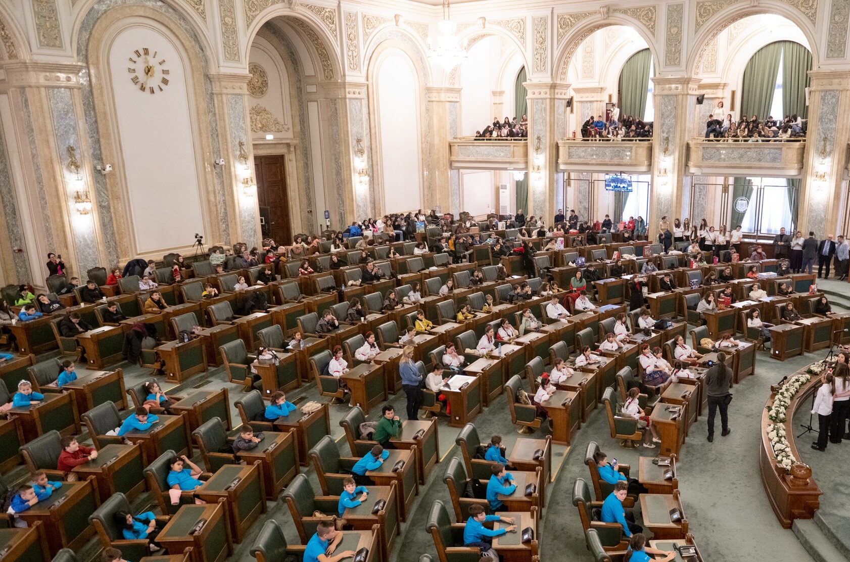 Proiectul de lege prin care studiile unui angajat ar fi trecute în platforma Revisal. Cine ar avea acces la informații