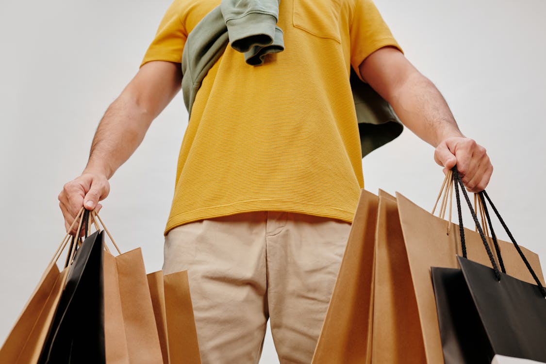 Black Friday 2024 a ajuns chiar și la bănci și supermarketuri. Ofertele au trecut de la electrocasnice și haine, până la carnea de porc