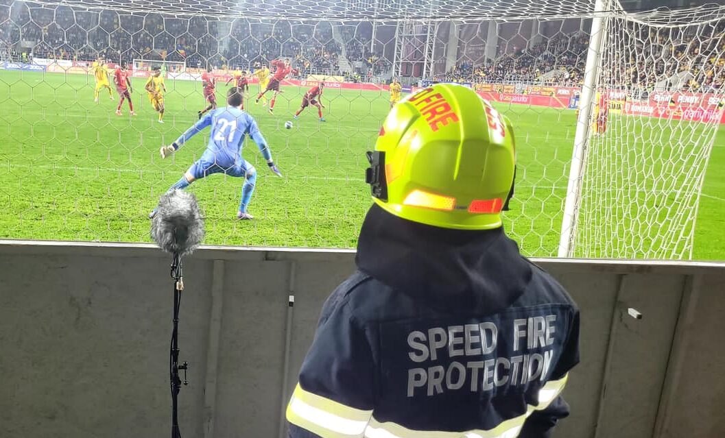 Comparația între firmele private de pompieri și sistemul public al ISU. Surprinzător, sectorul privat are mai mulți angajați, dar cheltuie mai puțin