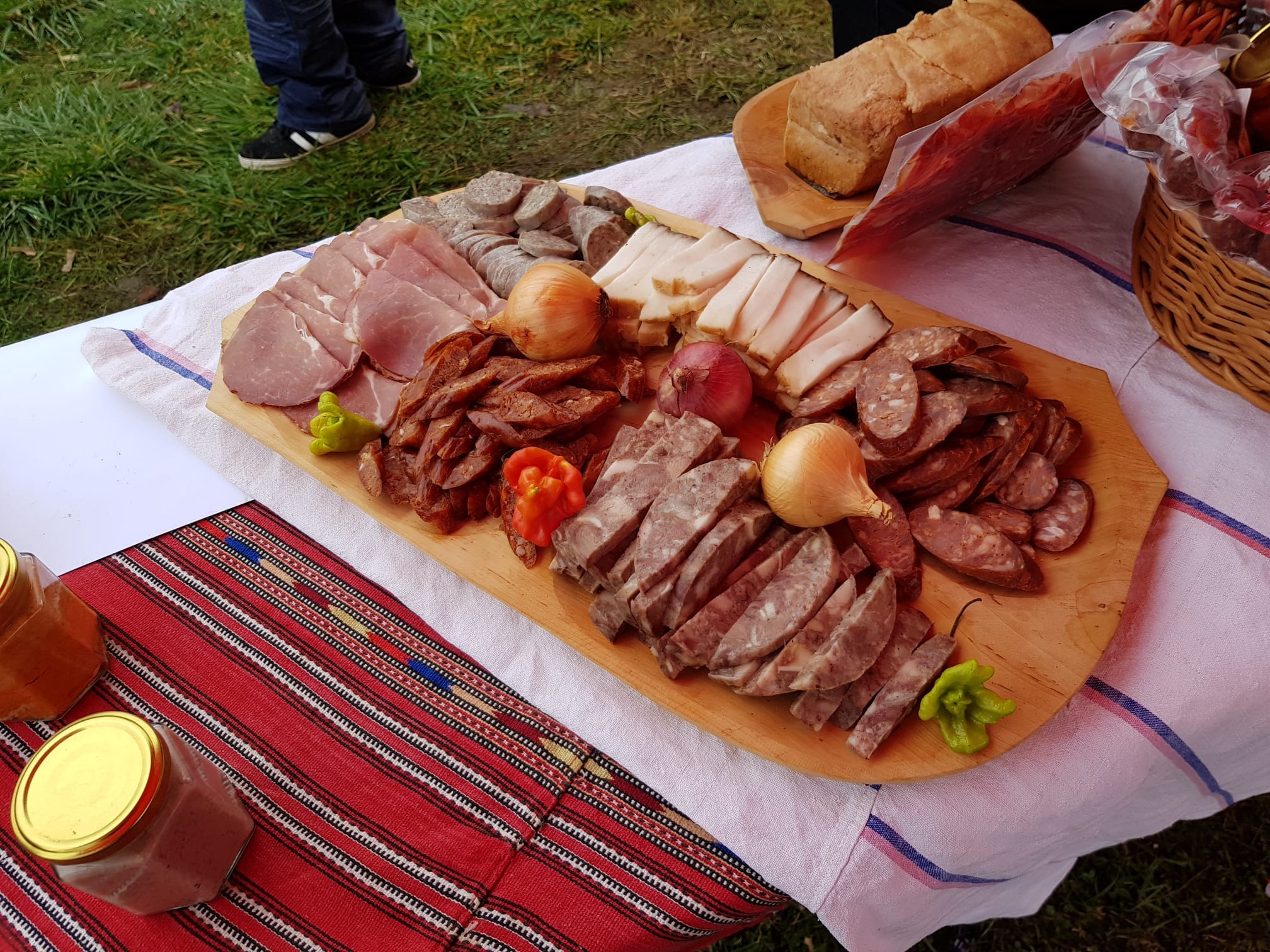 Producătorii de carne cred că vânzările de sărbători vor fi la nivelul anului trecut, astfel inflația va fi acoperită din creșterile de prețuri