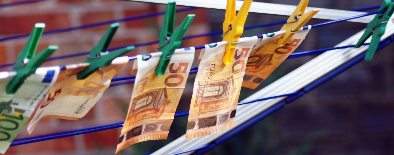 Guvernul a aprobat noile reguli de combatere a spălării banilor. Tranzacțiile imobiliare și schimburile valutare peste 2.000 de euro, riguros monitorizate