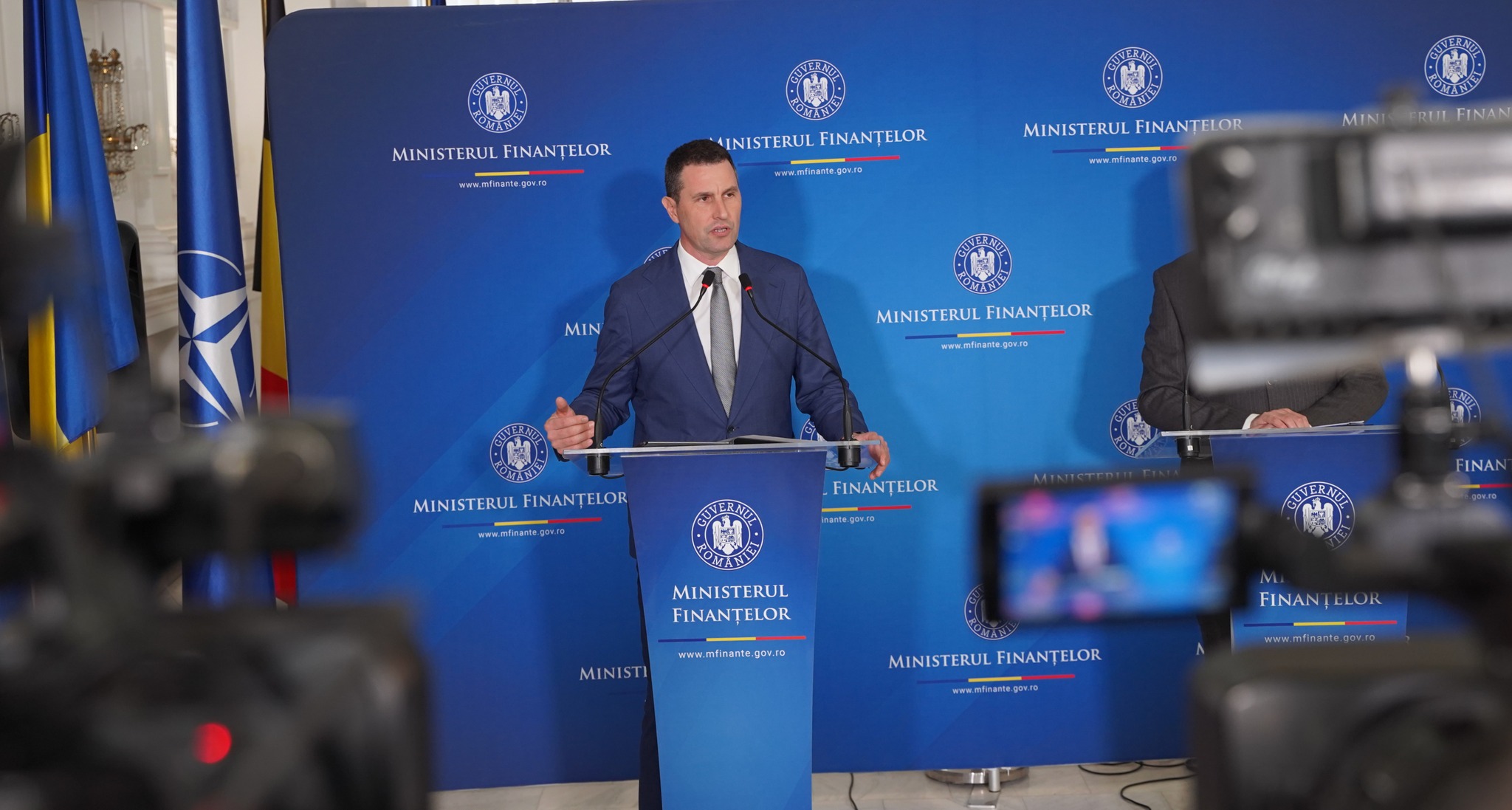 Ministrul Finanțelor dorește reducerea plăților cash pentru reducerea evaziunii. Reglementări actuale