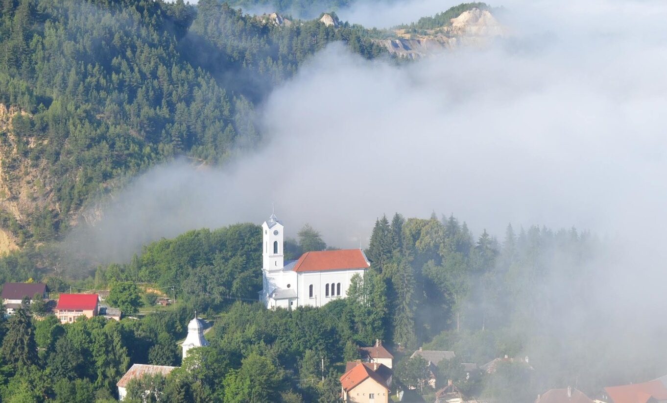 Turismul balnear din Băile Herculane, Sovata sau Techirghiol este promovat în Paris și Madrid. România deține o treime din resursele de apă minerală și termală ale Europei