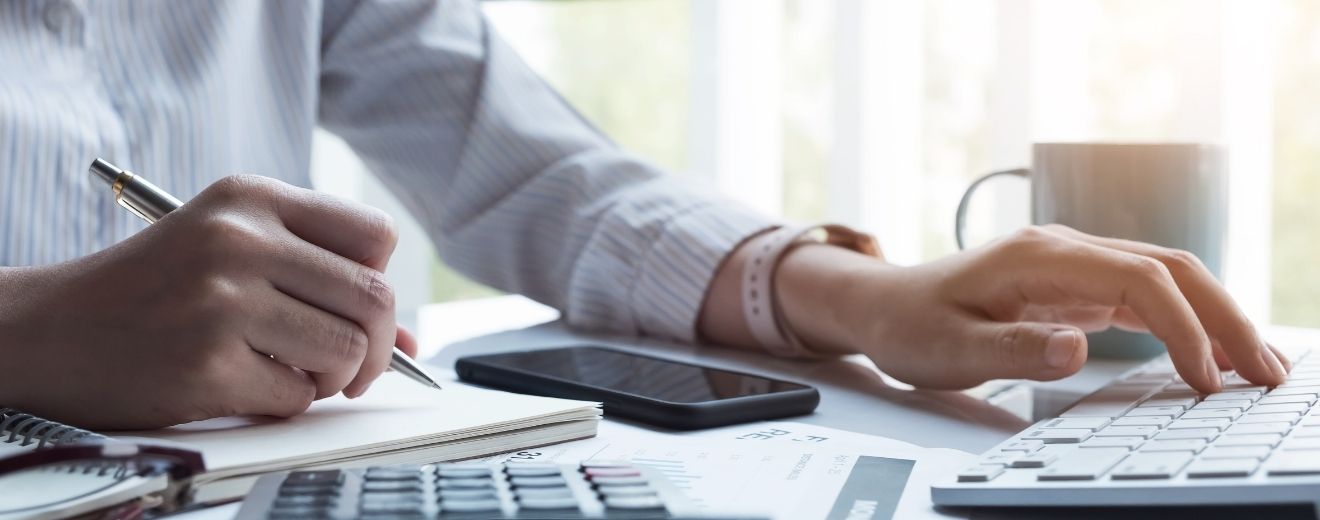 Care sunt mai profitabile. Comparație între titlurile de stat Fidelis și Tezaur și investițiile pe piața imobiliară