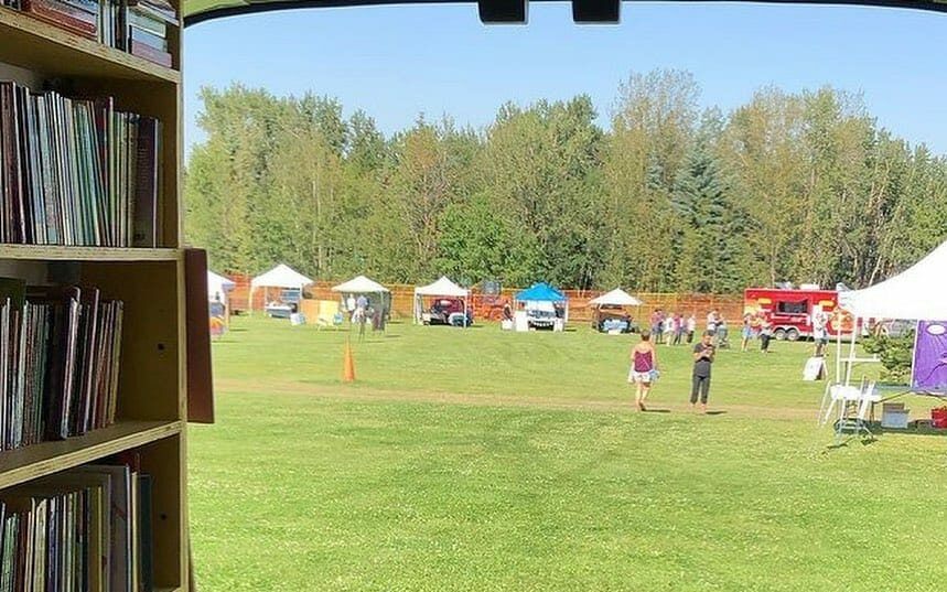 Afacerile de creație și angajații din România ca autori, jurnaliști sau lingviști