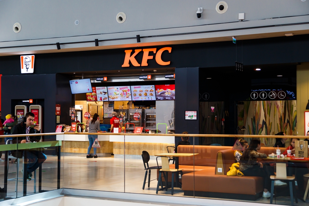 Reacții la măsurile Bolojan. Sphera Franchise Group: Impact semnificativ în nivelul de trai, va scădea consumul. Guvernul este optimist în estimările legate de încasări