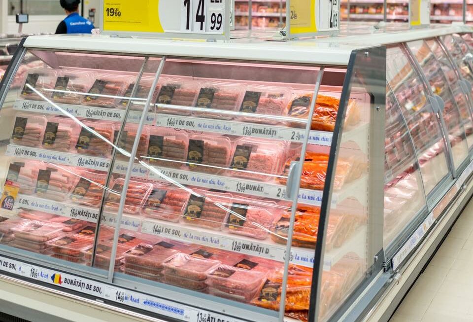 Profituri mai mici pentru producători și retaileri, de la 1 august. Scade numărul produselor achiziționate din coșul de consum