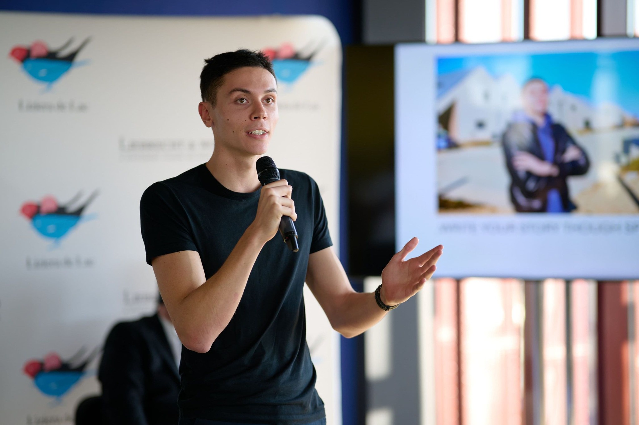 Cât de profitabil este complexul rezidențial în care locuiește David Popovici. Cine sunt acționarii și cât a costat o casă