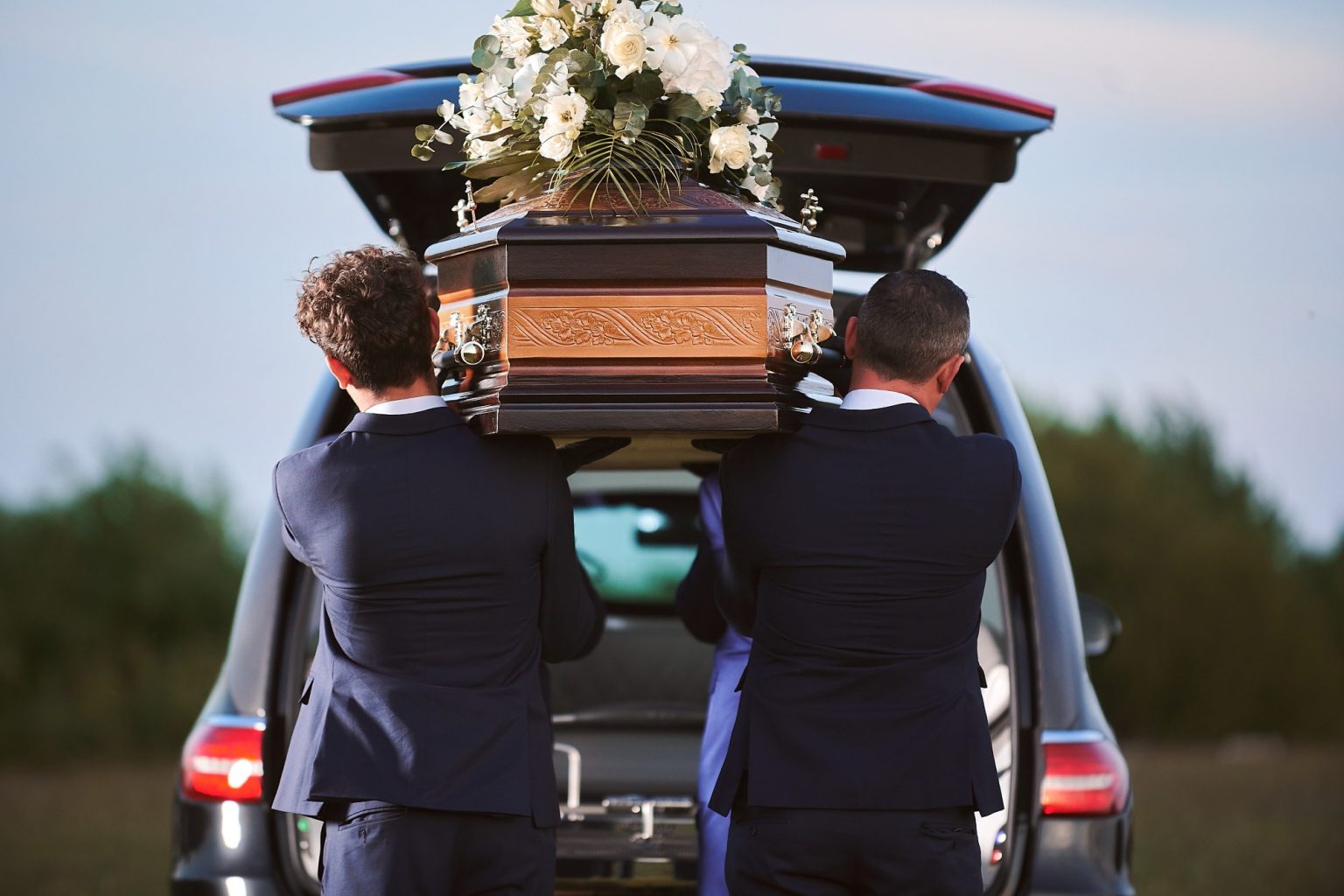 Topul afacerilor funerare. Firma care s-a ocupat de înmormântarea lui Ion Iliescu, venituri de 12 milioane de euro în ultimul deceniu