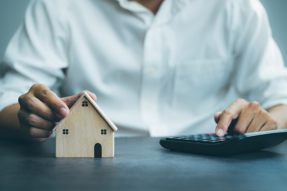 Raport: Un român plătește în medie sub 100 de euro anual în taxe de proprietate, de șapte ori mai puțin decât media UE din perspectiva contribuției la PIB