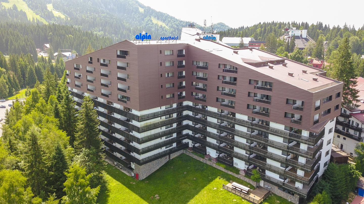 Alpin 2003, liderul afacerilor turistice din Brașov, și-a mărit afacerile și profitul în 2024. Secretul succesului Alpin Conf