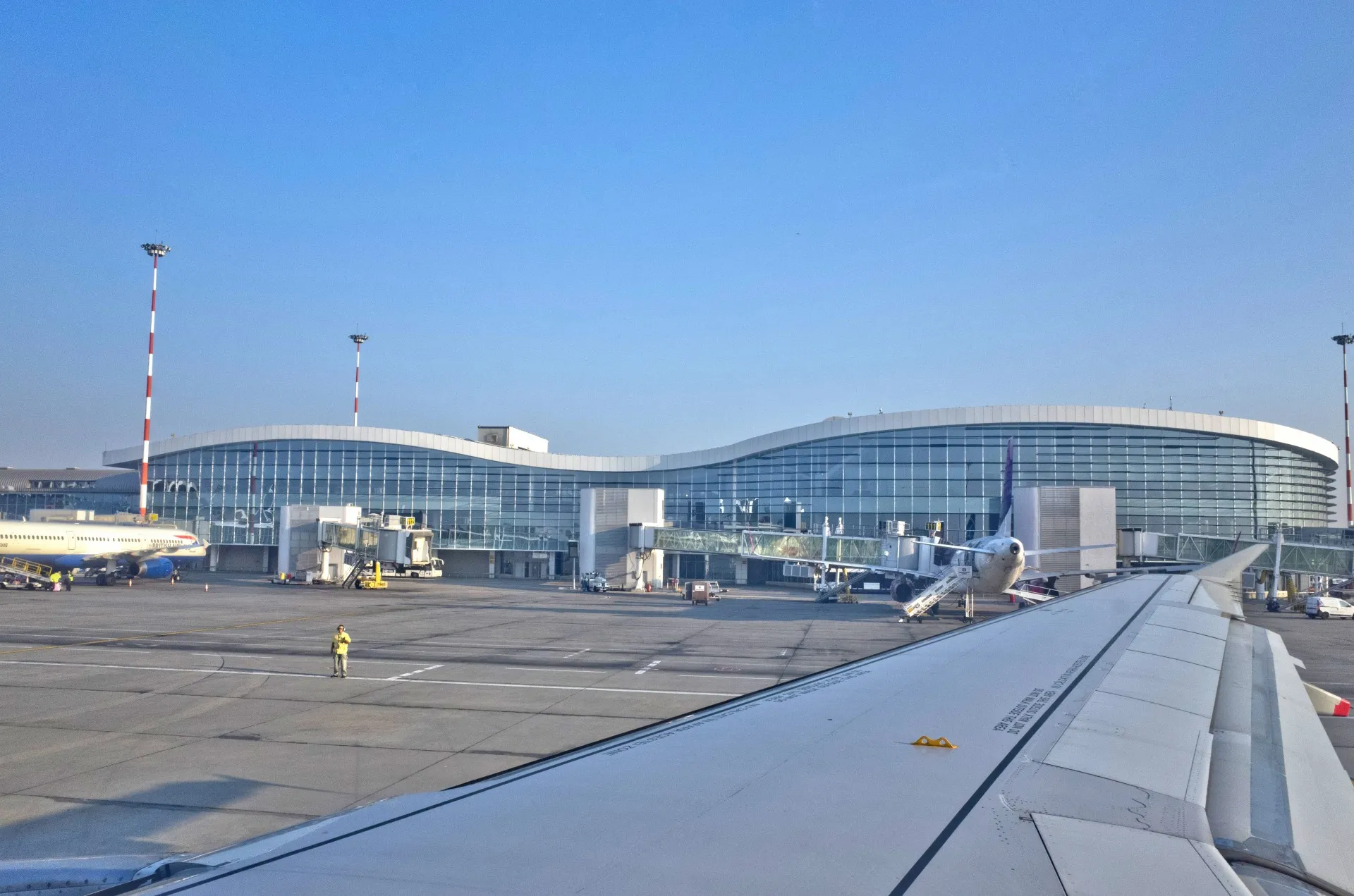 FP: Aeroporturi București ar putea obține peste 500 mil. euro într-o ofertă de listare, o sursă importantă de finanțare a unu